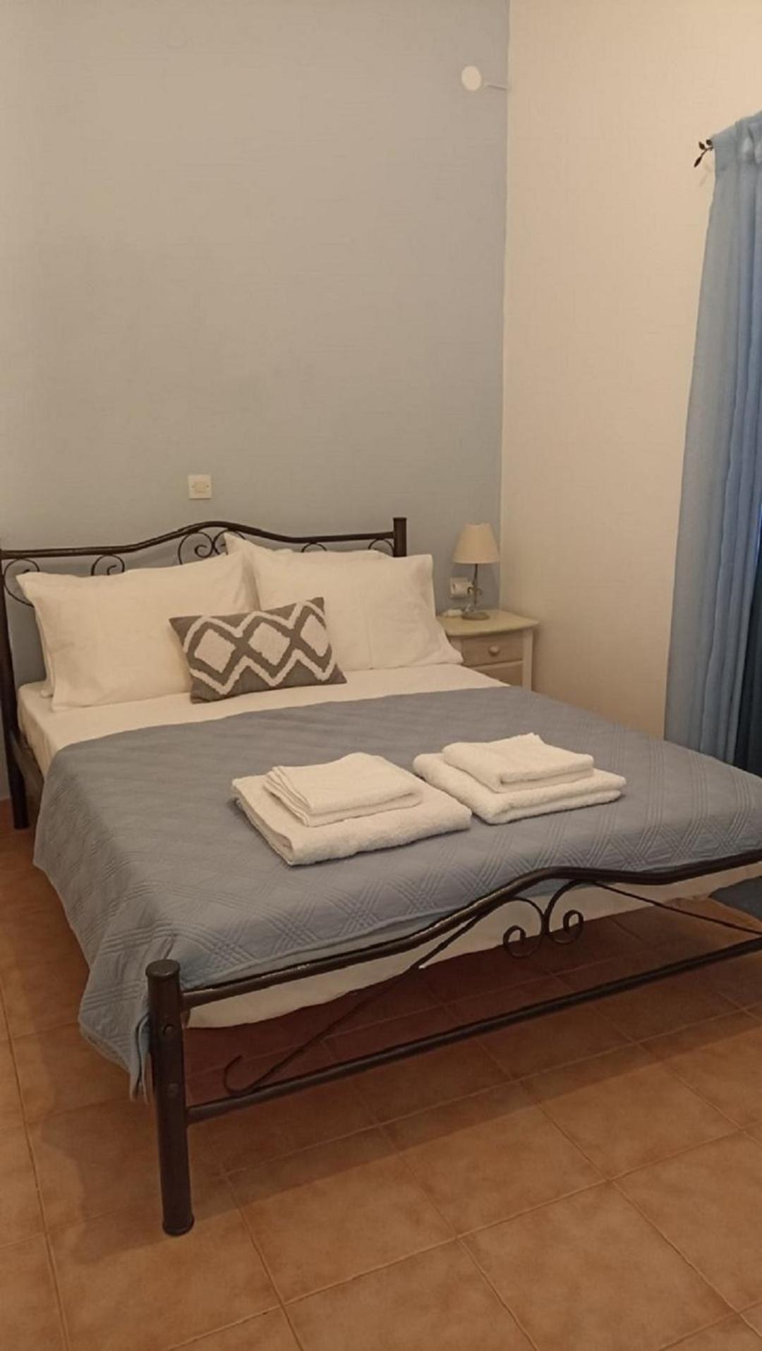 La Casa Azul - Blue House Apartment Sitia  Bagian luar foto